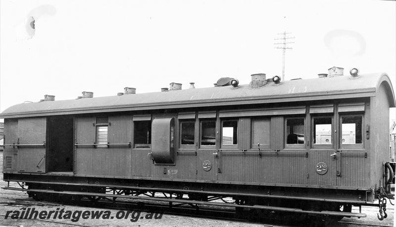 P20313
ZA class 9337 bogie brake van with passenger compartments, side and end view

