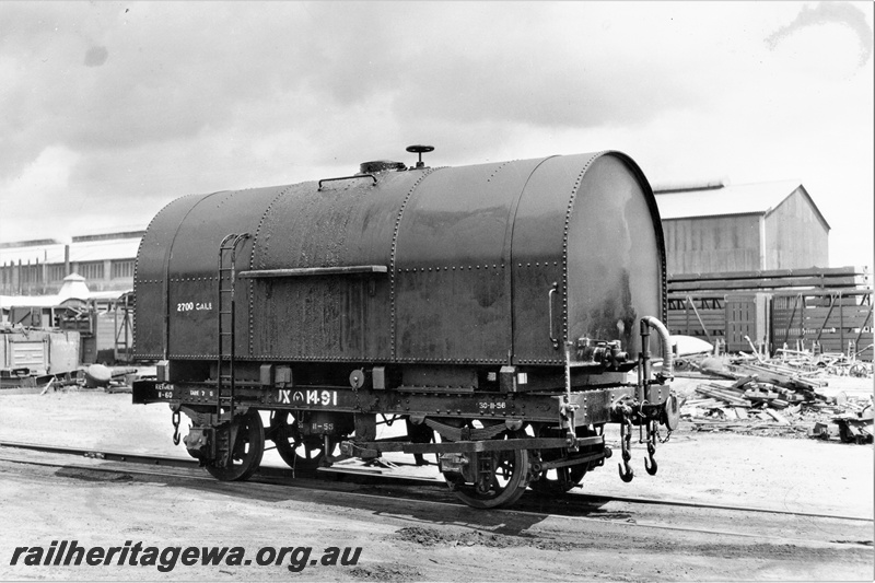 P20316
JX class 1491 four wheel bitumen tank wagon, industrial siding, side and end view

