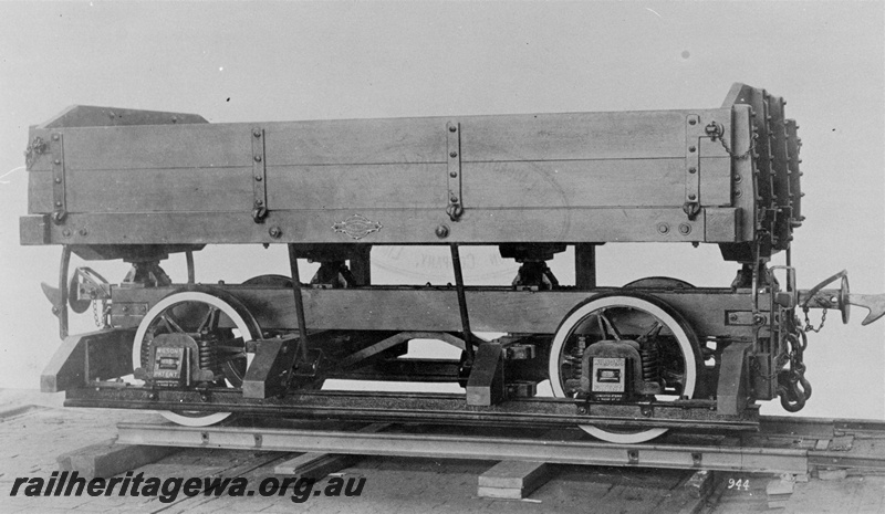 P20324
VT class side tipping wagon, used on Fremantle harbour works, side and end view
