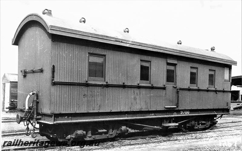 P20329
VX class 9700 eyesight testing van, end and side view
