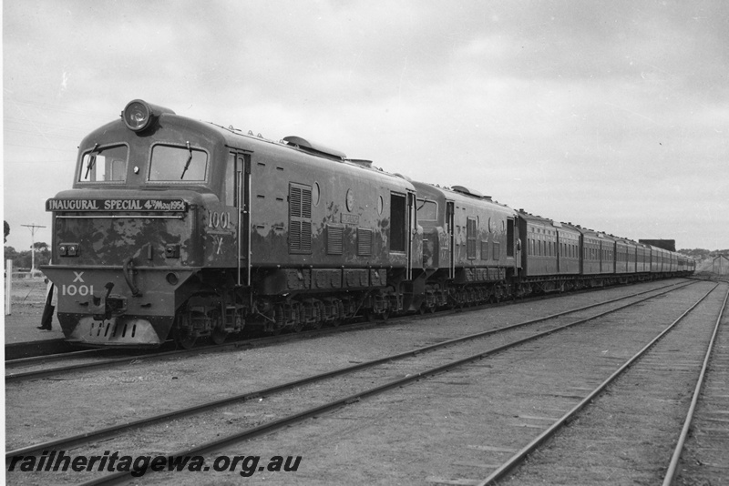 P20379
X class 1001 and X class 1002 on special train to Kalgoorlie. Headboard reads 