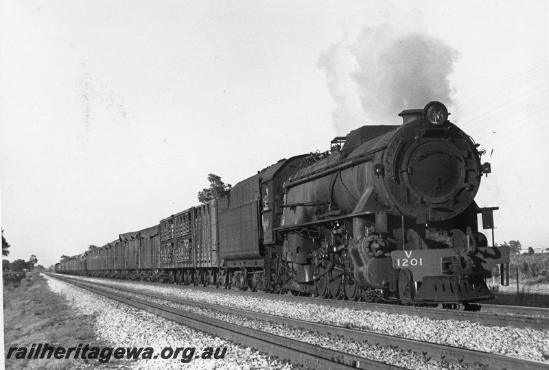 P20385
V class 1201 at Upper Swan hauling No.19 Down goods train to York on dual-gauge Avon Valley route. SG line
