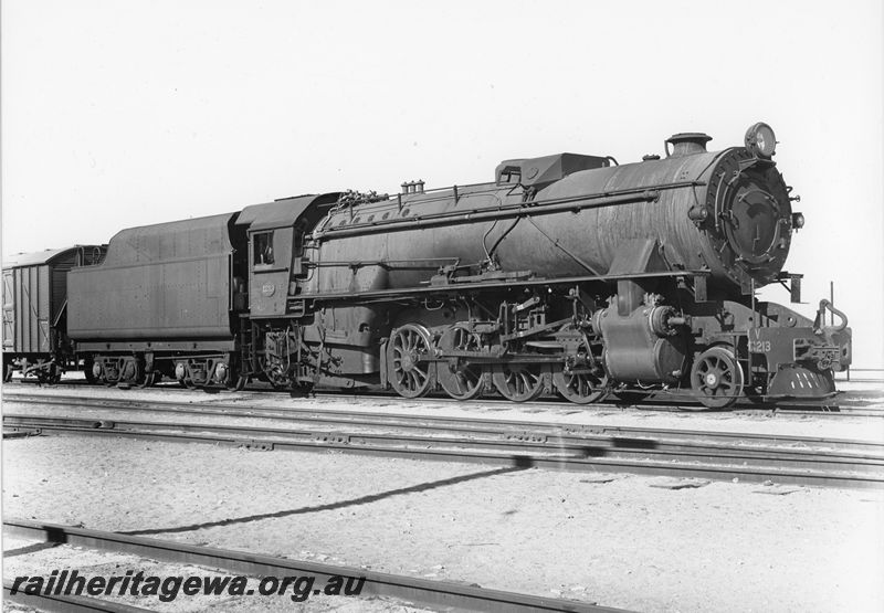 P20401
V class 1219, side and front view, Leighton, ER line
