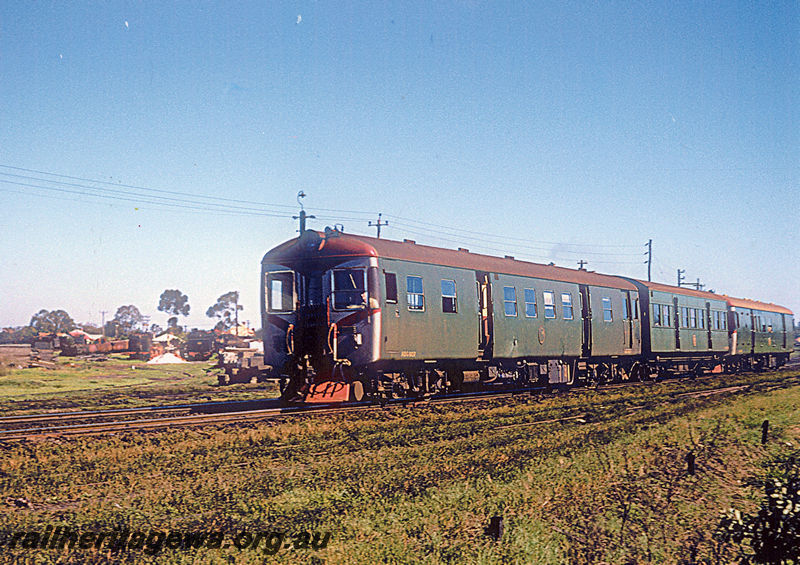 P20424
 ADG class, leads  AYE class, ADH class (country configuration) all in all green livery approach Midland Junction. ER line. 
