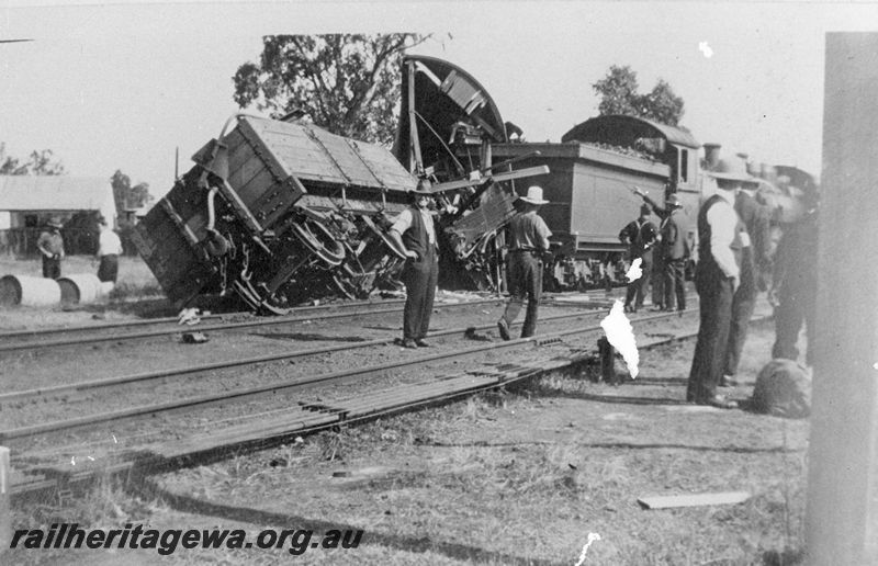 P20429
Pinjarra, head on collision of No.14 fast mixed  and No.25 goods. Locomotives E class 346 and E class 310. SWR line.  

