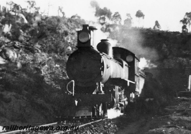 P20466
E class 293, blasting out of Swan View tunnel, ER line, front and side view from trackside
