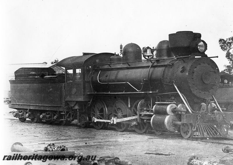 P20469
EC class 252, with warning bell and experimental spark arrestor smoke stack, side and front view
