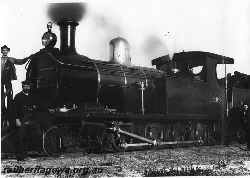 P20475
O class 209, in gleaming condition, displaying flanges on 1st and 4th sets of driving wheels but with middle pairs of drivers flangeless, oil can, onlookers, front and side view
