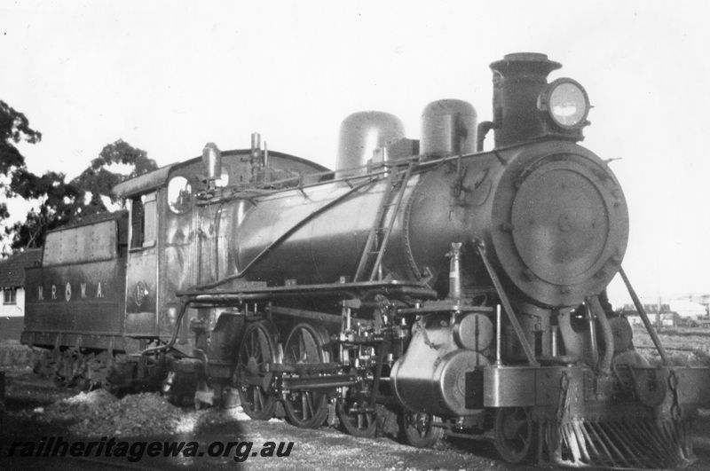 P20492
MRWA C class 18, with non-standard Stones headlight, side and front view
