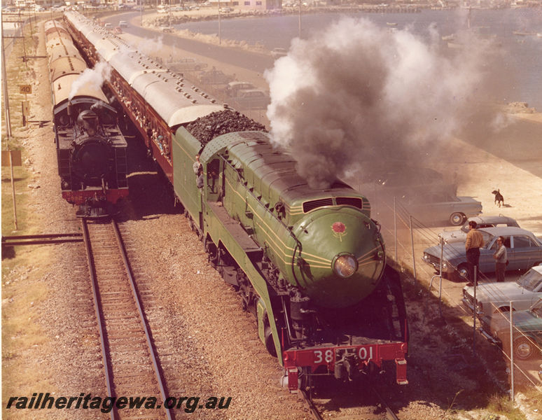 P20500
DD Class 592 and NSWGR C38 Class 3801, on special passenger trains, parallel running between Spearwood and Fremantle, Western Endeavour tour, FA line, front view from elevated position
