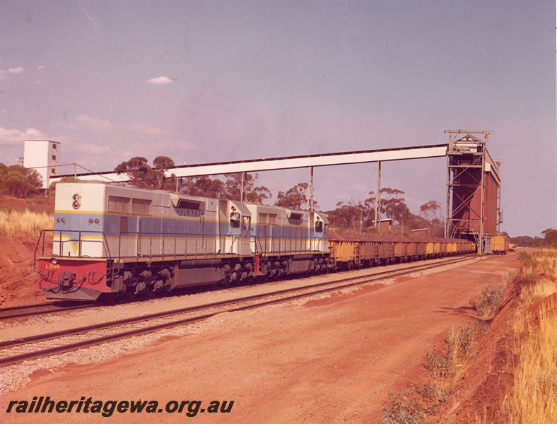 P20506
L class 266, and another L class loco, double heading iron ore train, loading at Koolyanobbing ,van, conveyor, overhead loader, 
