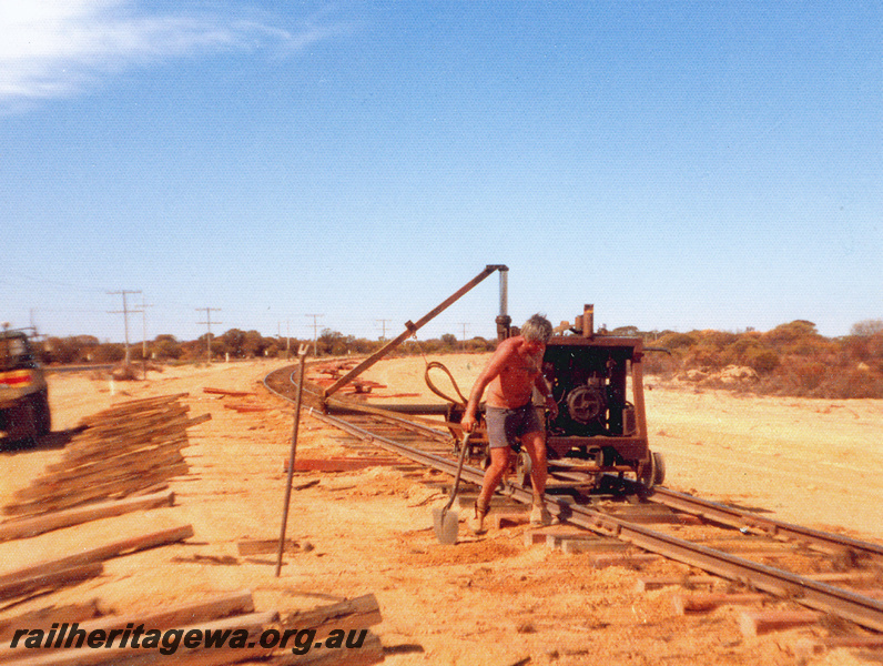 P20544
Sightseers at Wuraga railway dam, 80 kms east of Mullewa, NR line, view from damside
