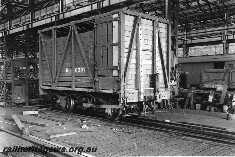 P20556
B class 6297, four wheel cattle wagon, side and end view
