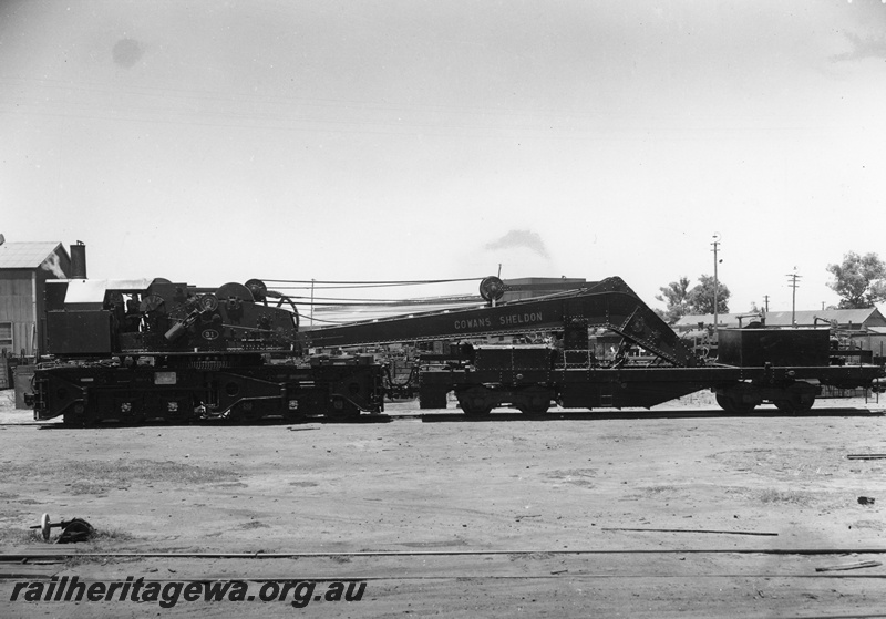 P20560
Cowans Sheldon breakdown crane No 31, point lever, tracks, side view
