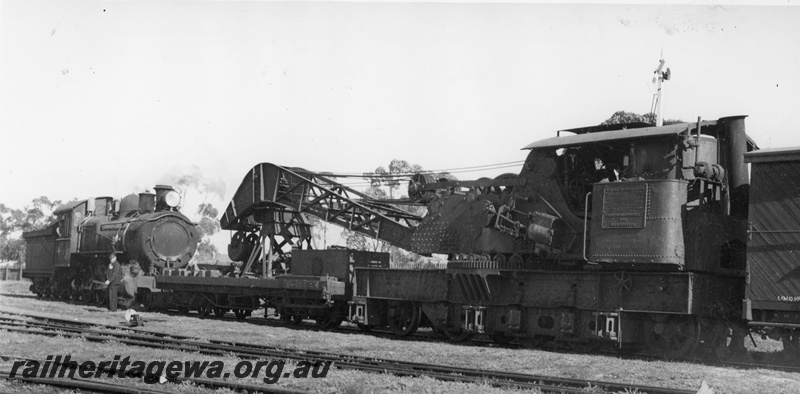 P20562
Craven Bros breakdown crane No 23, ES class steam locomotive, worker, side and end view
