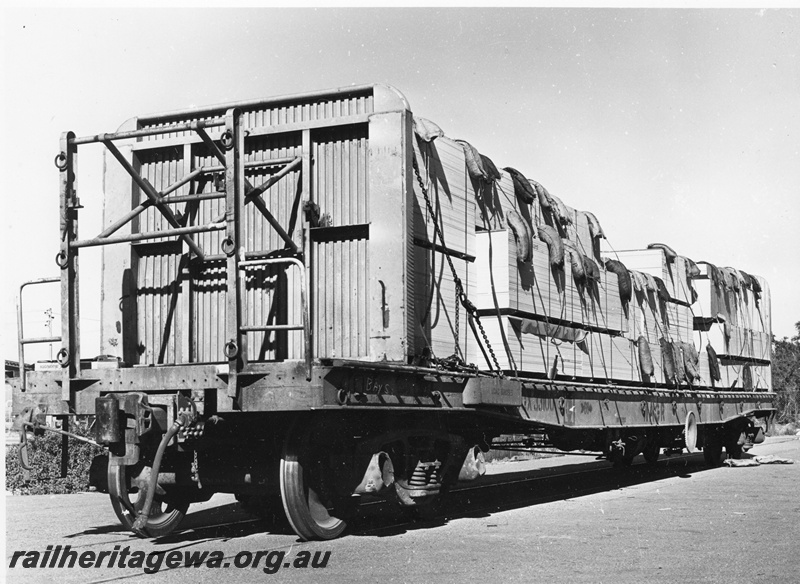 P20566
WQX class 33100 wagon, loaded, end and side view
