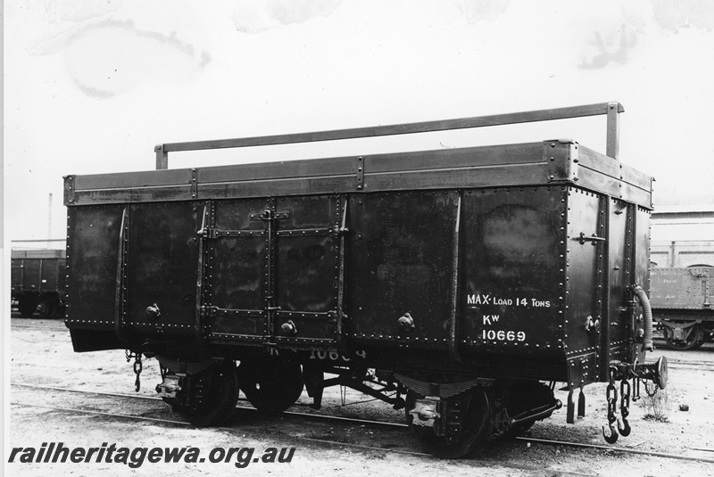 P20568
KW class 10669 steel high side wagon, side and end view
