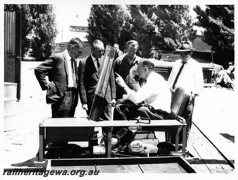 P20586
Single-seater gangers trolley, inspection by WAGR staff, 2 of 2,
