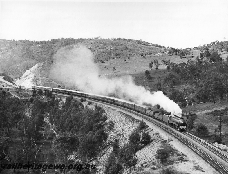 P20590
NSWGR C38 Class 3801 on Western Endeavour service, between Cutting No. 1 and 2, Avon Valley, bound for Perth Terminal
