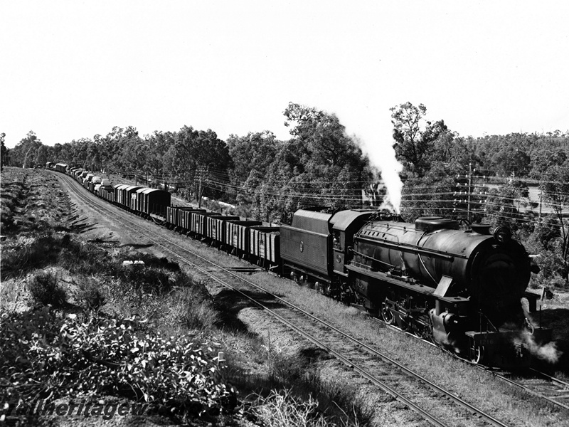 P20593
V Class 1216, up goods, ER line, posed photo. Similar to P00570
