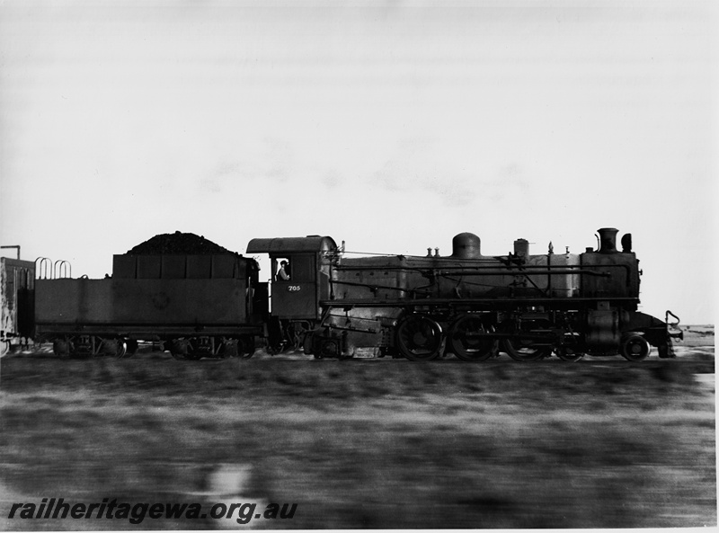 P20612
PM Class 705 on No. 108A goods, between Merredin and Hines Hill, pacing shot, EGR line
