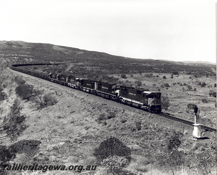 P20684
Hamersley Iron iron ore train, Alcos C636 Class 3009, M636 Class 4056, 4036, C636 Class 3014, M636 Class 4053, 4045, loaded train bound for Dampier, Pilbara
