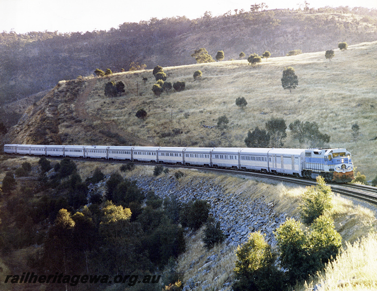P20902
L class hauls the Indian Pacific through the Swan Valley near Millendon. ER line.

