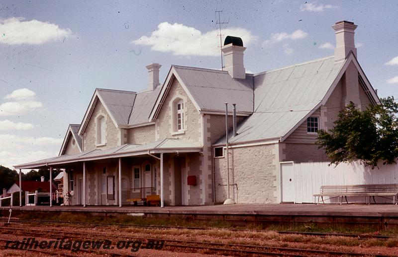 P21062
Station building , York, GSR line, painted off white with white painted quoins on the corners and around the windows, trackside and south end view
