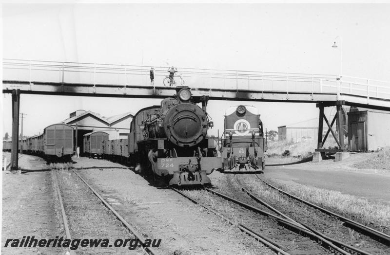 P21081
PMR class 724, ex MRWA G class 50, goods shed, footbridge, shed under the footbridge, Subiao, ER line, head on view looking west
