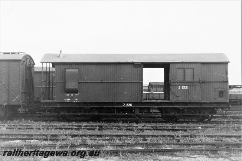 P21111
Z class  226 brakevan, marshalling yards, Midland, ER line, side view
