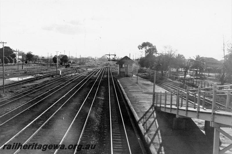 P21127
Station, platform, pedestrian ramp, signal box, signals, multiple tracks, Midland Junction, ER line, view from footbridge looking west
