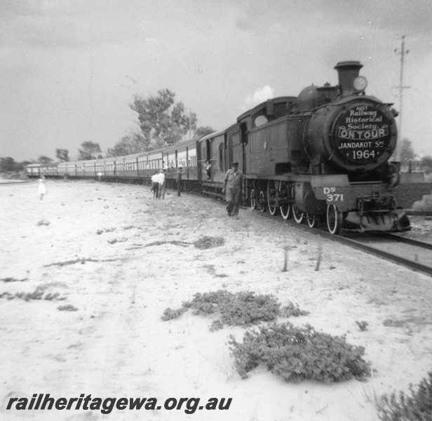 P21157
DS class 371on an ARHS tour train to Jandakot, FA line, view along the train
