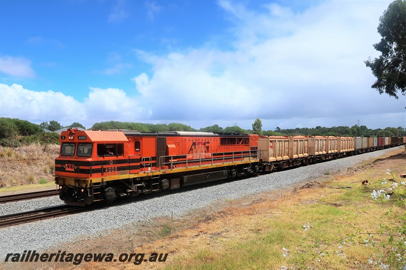 P21192
ARG Q class 4005 in the orange with twin black stripes livery on a southbound freight train through Hazelmere
