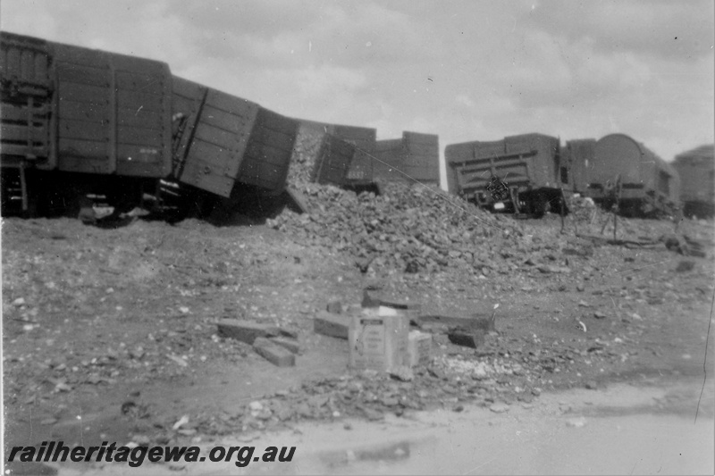 P21219
Derailment on Wiluna line 4 of 7, vans, manganese ore  spilt from wagons, NR line, trackside view
