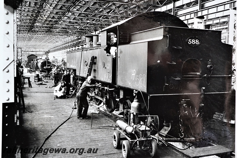 P21266
DM class 588, receiving final touches, workers, inside Midland Workshops, ER line, side and rear view, c1945
