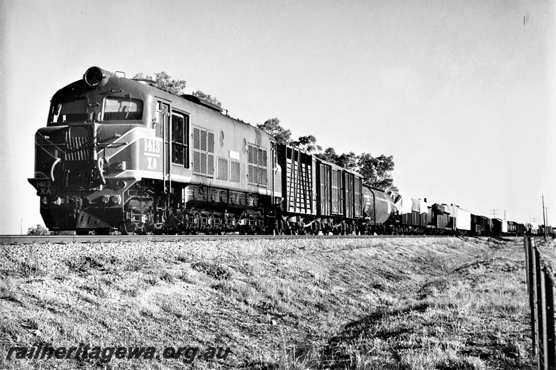 P21290
XA class 1413 on goods train, Middle Swan, MR line, front and side view
