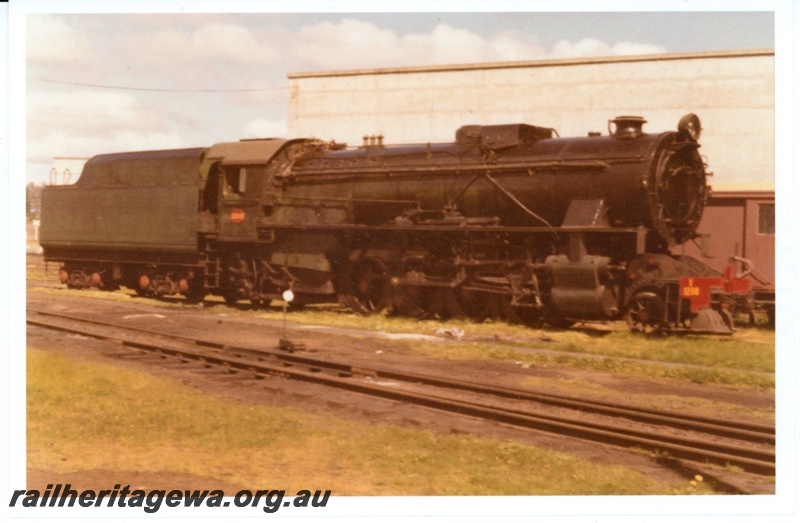P21326
WAGR V class 1208, 2-8-2 steam loco stowed at Collie, side and front view
