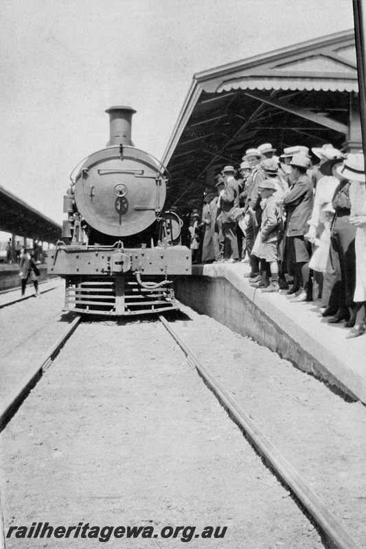 P21344
Commonwealth Railways G class arrives Kalgoorlie on the 1st  Trans Australian Express.
