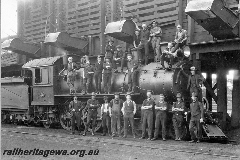 P21379
ES class 299, with 22 workers standing on and near the loco, coal stage, Northam, ER line, c1930s
