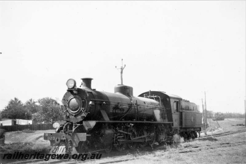 P21396
W class 923, on siding, front and side view
