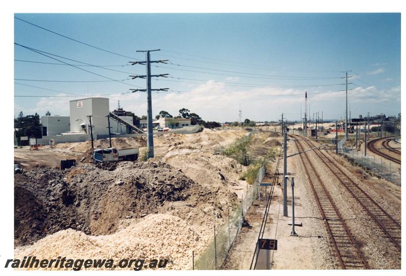 P21456
Divergence of ER and SWR lines, construction site of Graham Farmer freeway, Claisebrook, ER line, elevated view
