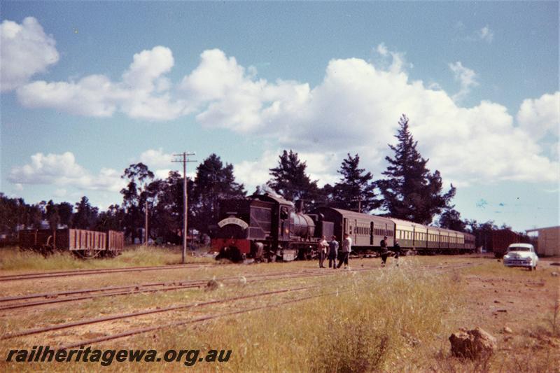 P21475
MSA class 499, on Australian Railway Historical Society tour train, wagons, van, shed, sightseers, Dwellingup, PN line, rear and side view 
