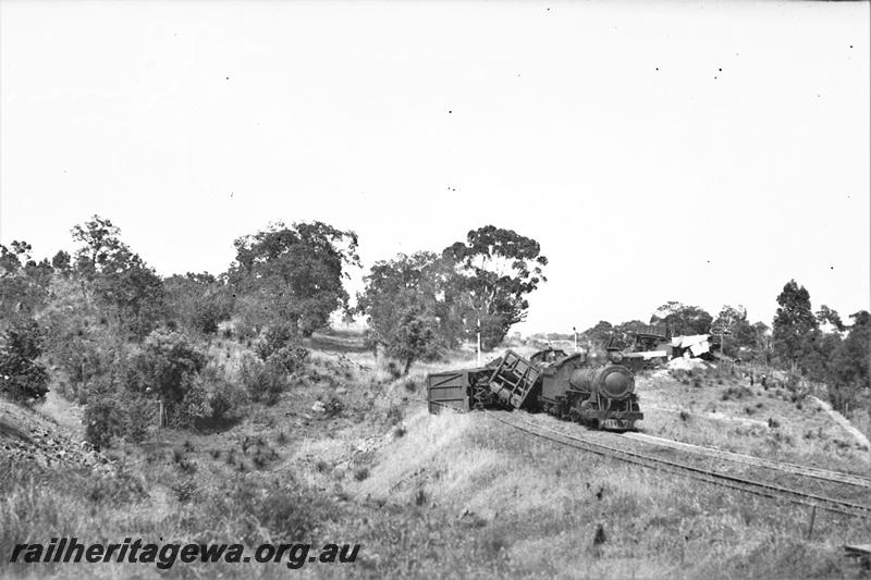 P21498
Swan View accident 1 of 5, steam loco, wagons derailed, signals, track, Swan View, ER line
