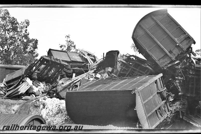 P21501
Swan View accident 4 of 5, wreckage of vans and wagons, Swan View, ER line, close up view from trackside
