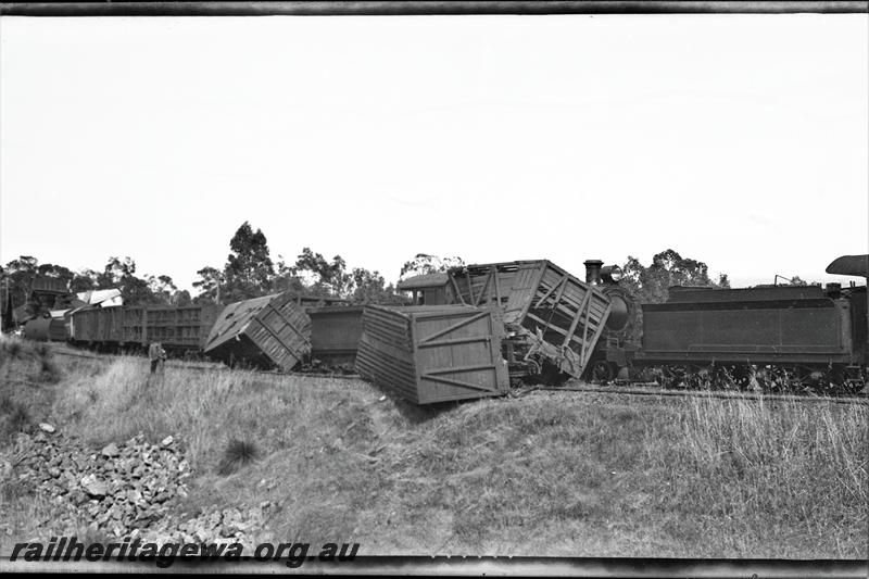 P21502
Swan View accident 5 of 5, derailed wagons livestock wagons, tender, two steam locos (mainly obscured), Swan View, ER line, view from trackside
