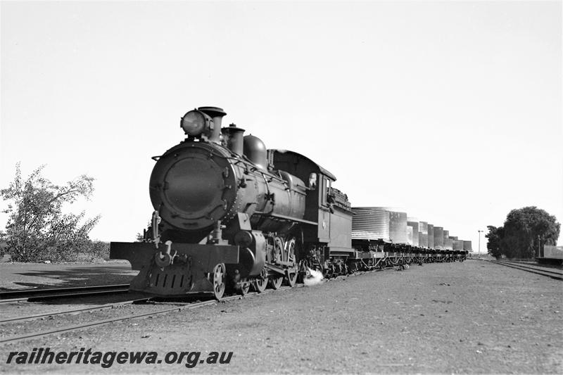 P21506
E class 299, on goods train carrying water tanks, signal, sidings, near Coolgardie, EGR line, front and side view
