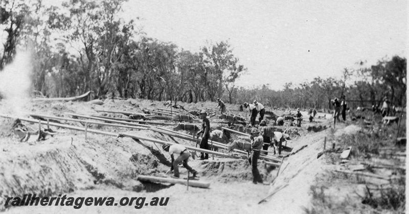 P21547
8 of 20 Construction Scenes of Third Beechina Deviation between Wooroloo and Chidlow ER line c1920s, cutting excavation in progress, workers, Leighs Cutting
