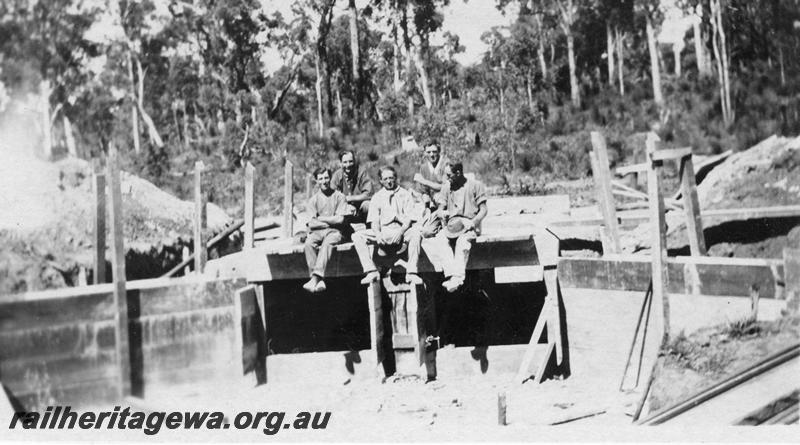 P21552
13 of 20 Construction Scenes of Third Beechina Deviation between Wooroloo and Chidlow ER line c1920s, culvert under construction, workers, Martins Culvert
