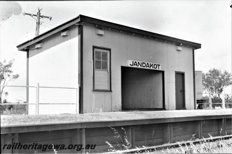 P21560
Station building, 4th class, platform, station sign, Jandakot, FA line, view from track level
