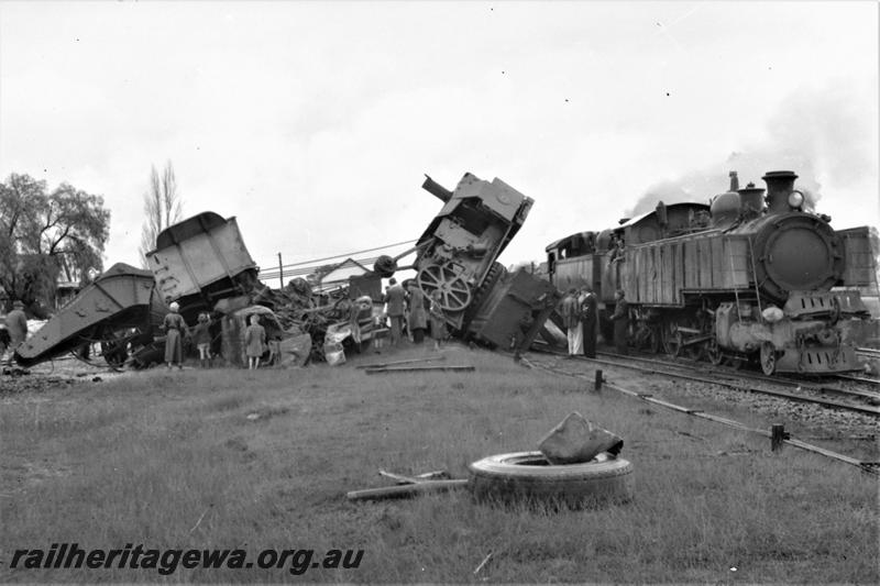 P21563
Derailment of mobile crane due to collision with truck, breakdown crane off tracks on side, DD class 582, another DD class loco, onlookers, Cannington, SWR line, trackside view
